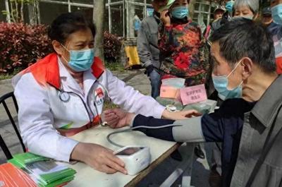 中醫問診、康復推拿……寶山這個街道持續開展健康咨詢志愿服務活動